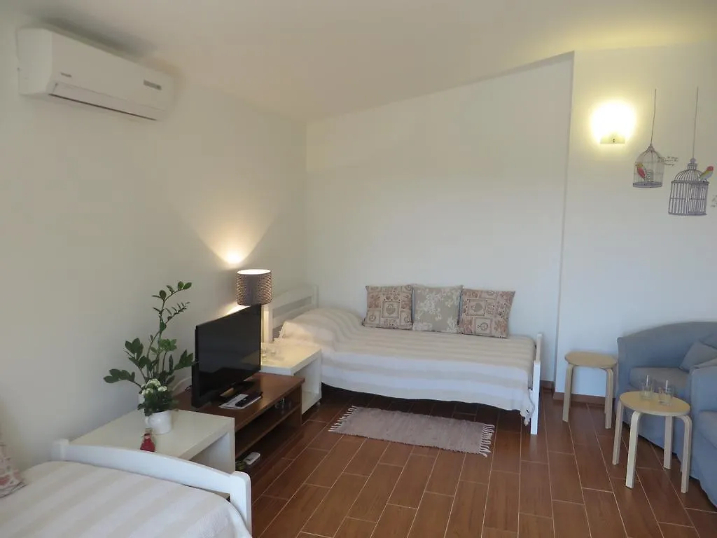 Filipovic Apartments With Pool Biograd Na Moru