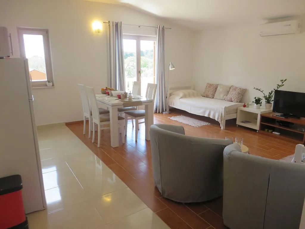 Filipovic Apartments With Pool Biograd Na Moru