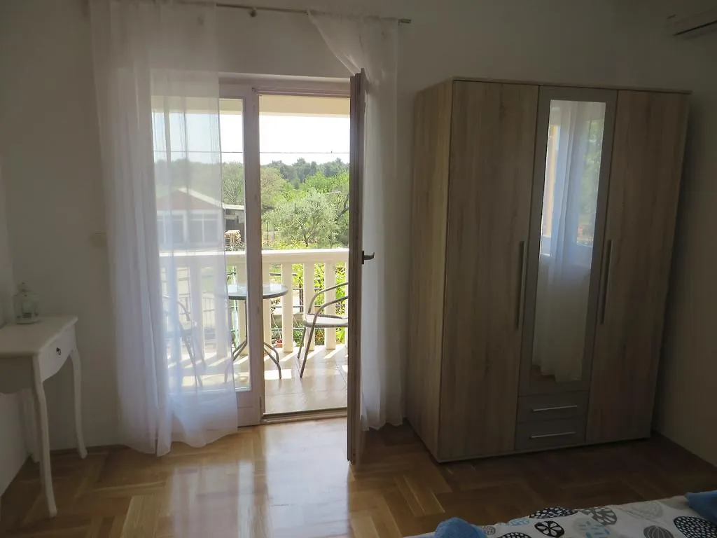 Filipovic Apartments With Pool Biograd Na Moru