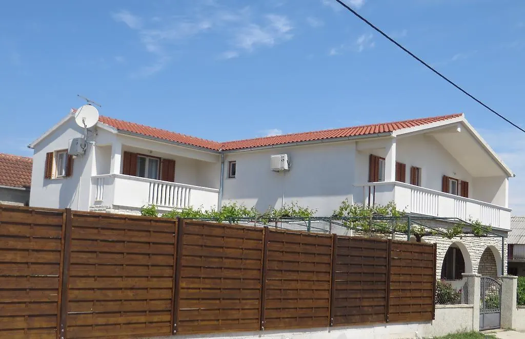 Filipovic Apartments With Pool Biograd Na Moru