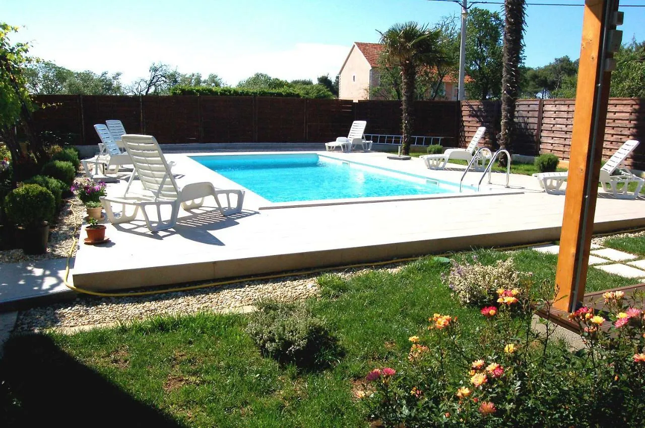 Filipovic Apartments With Pool Biograd Na Moru